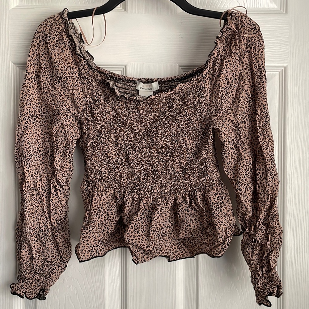 2/$10🌟Leopard print off shoulder ruffled blouse